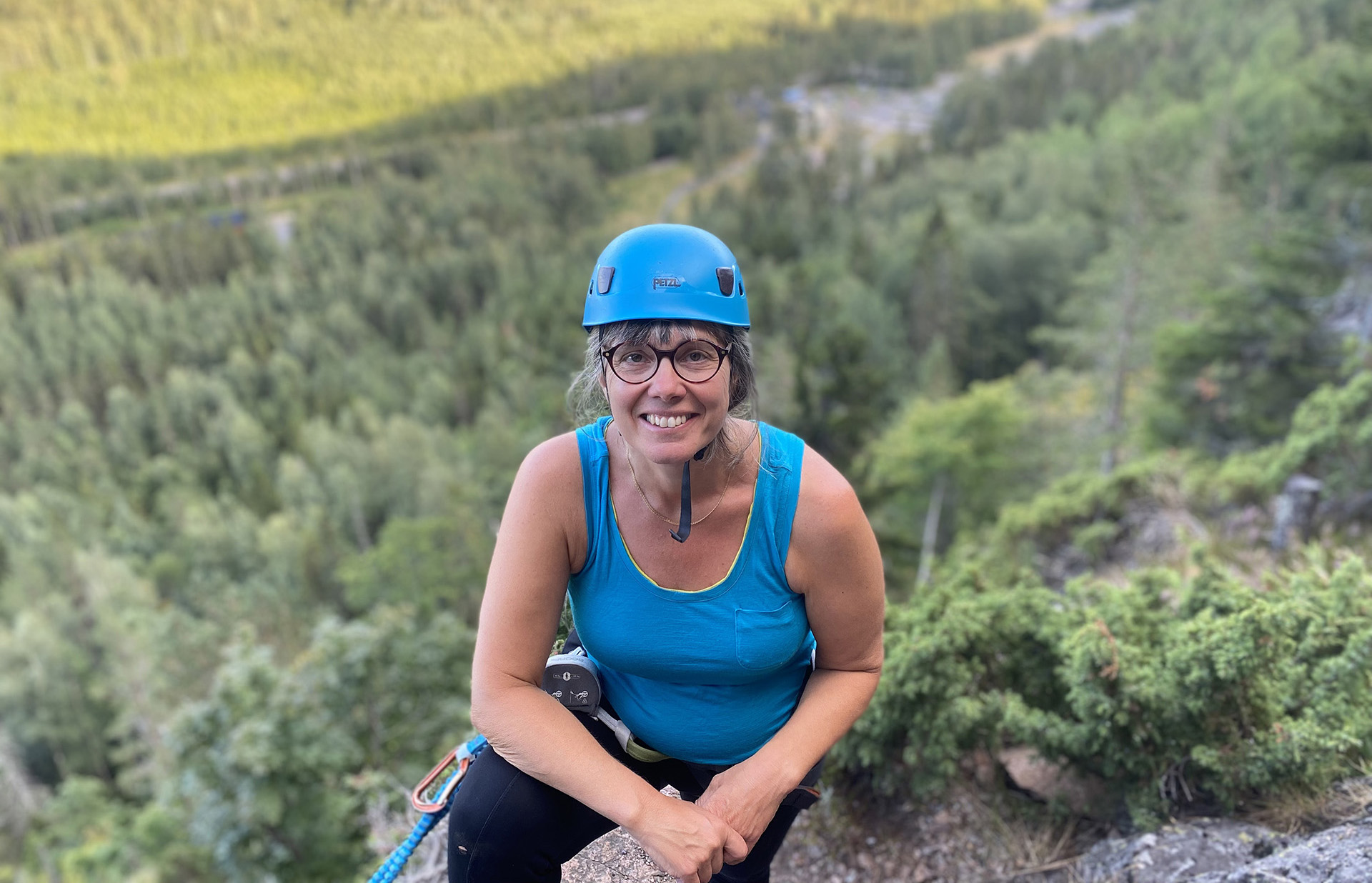 Anna Hellgren klättrar Via Ferrata