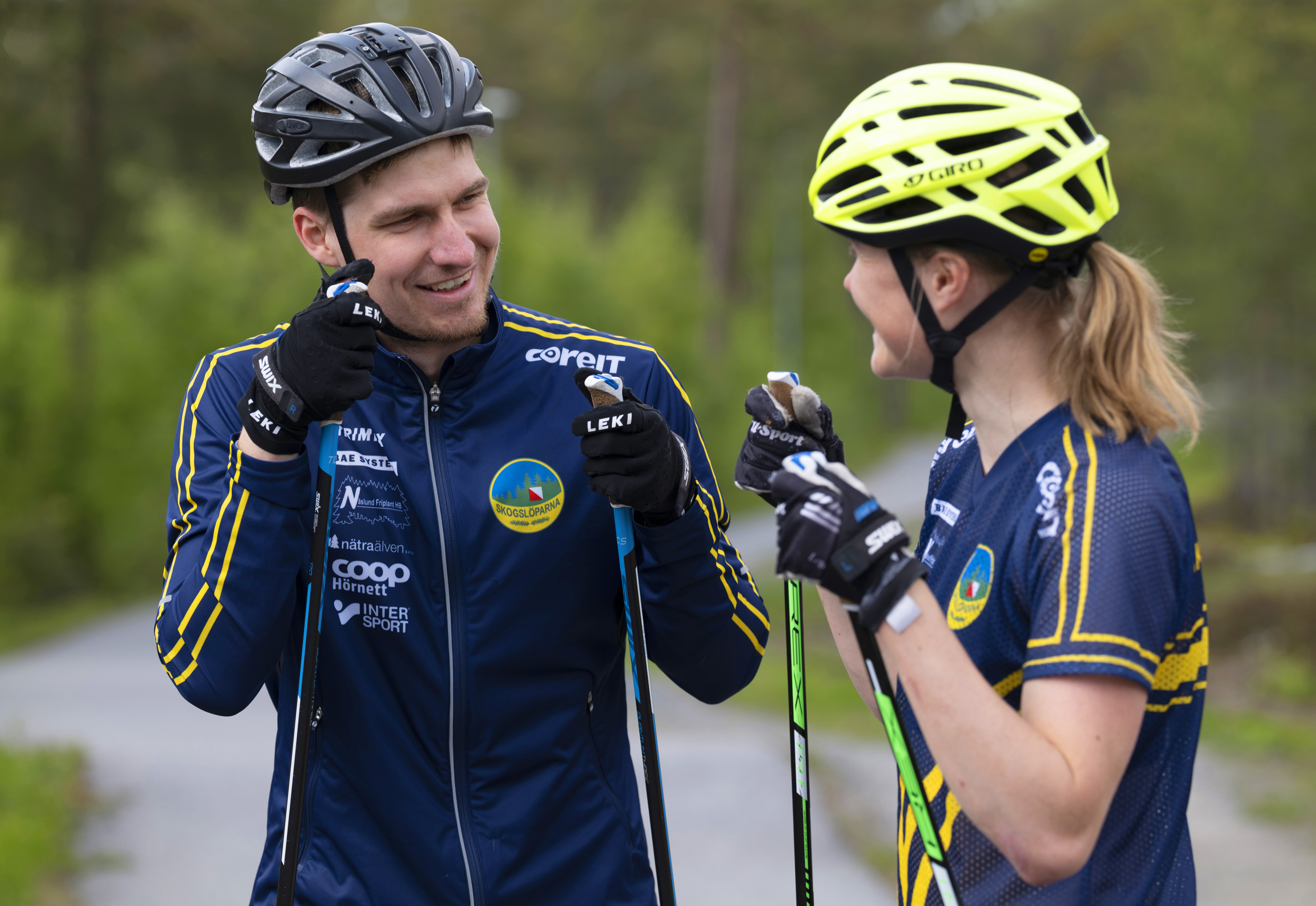 frida och lars pratar