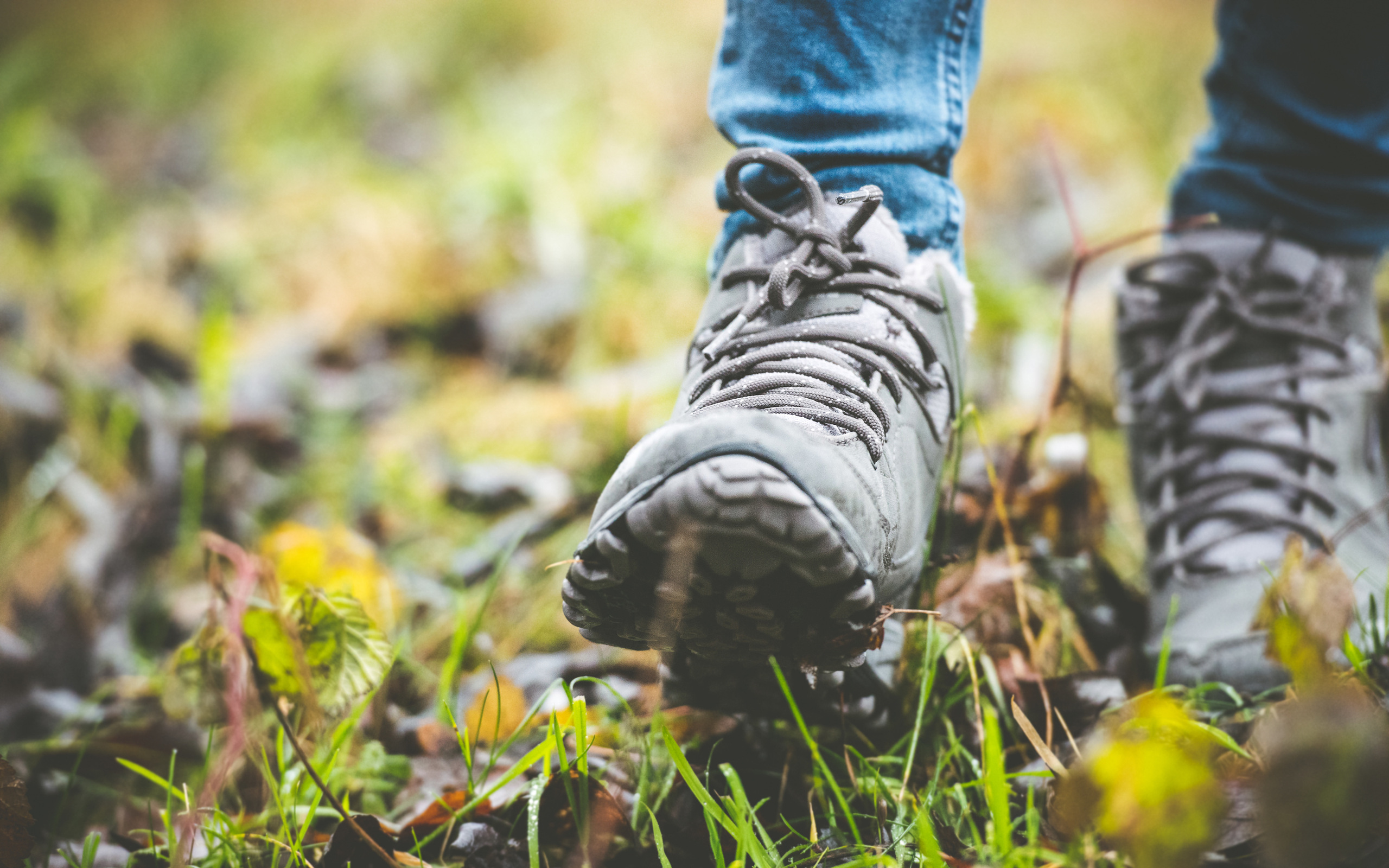 vandring närbild skor