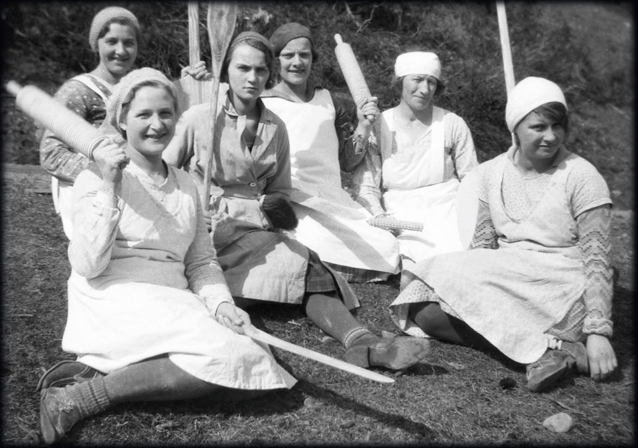 tunnbrödsbagerskor mjälloms tunnbröd 1920 talet gammal bild