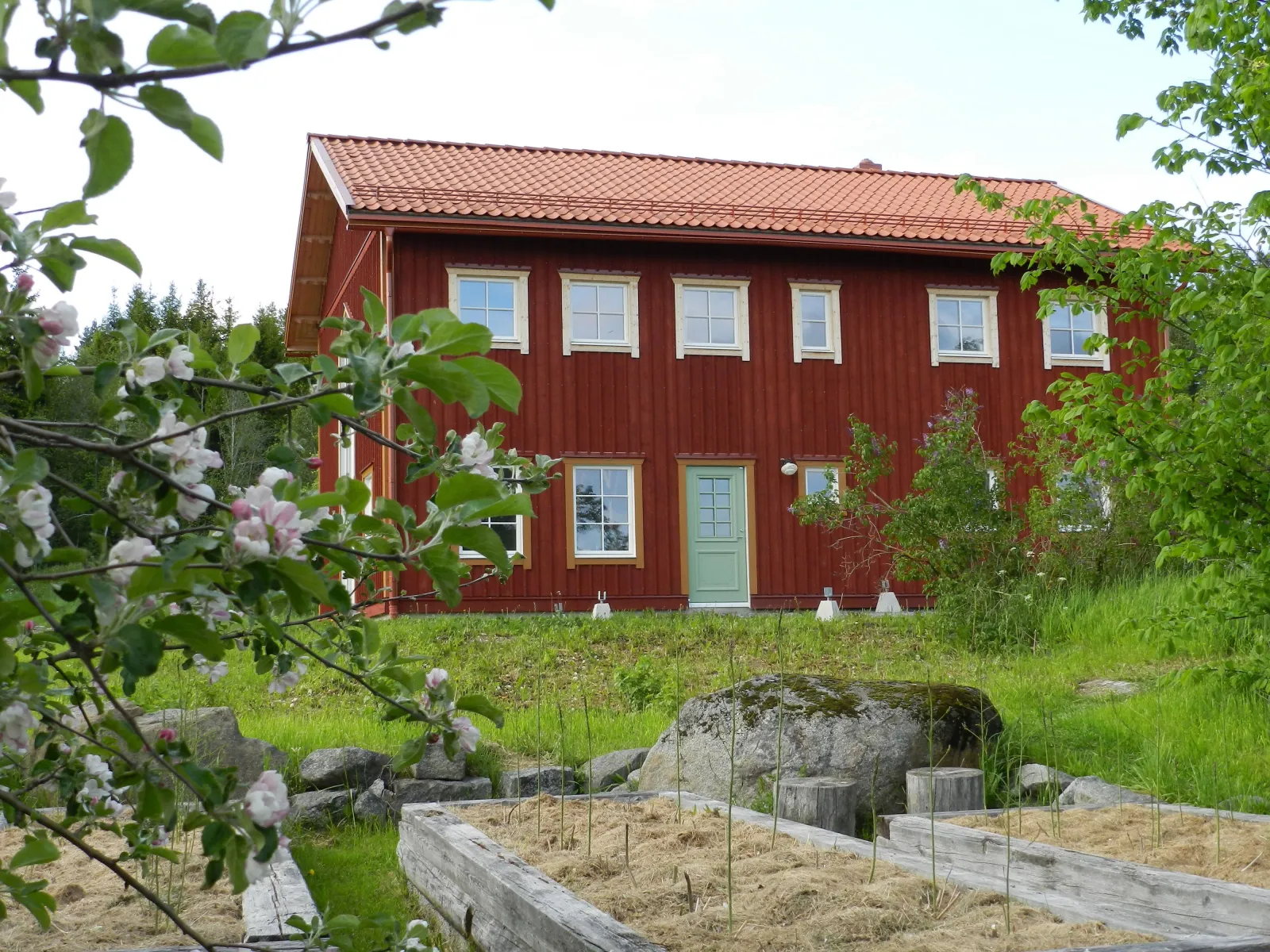 Allsta Gård - Bed & Breakfast and Garden Café