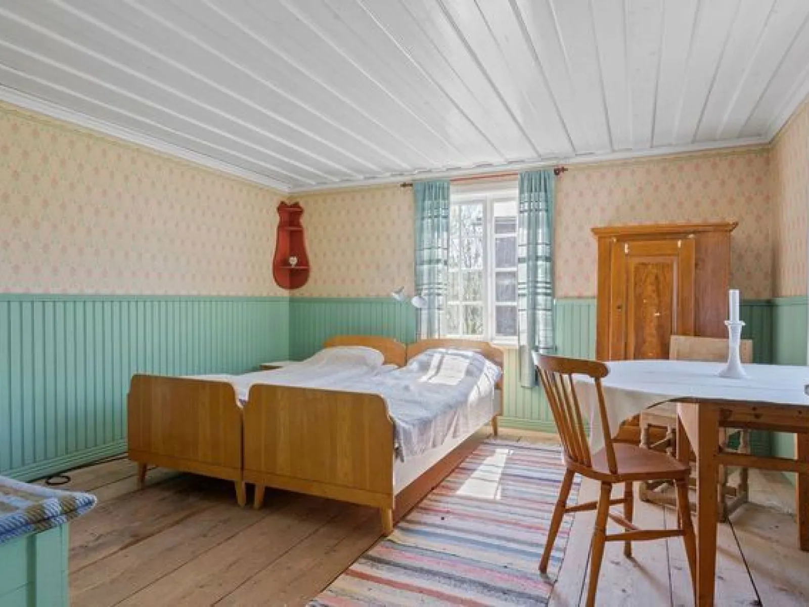 Allsta Gård - Bed & Breakfast and Garden Café