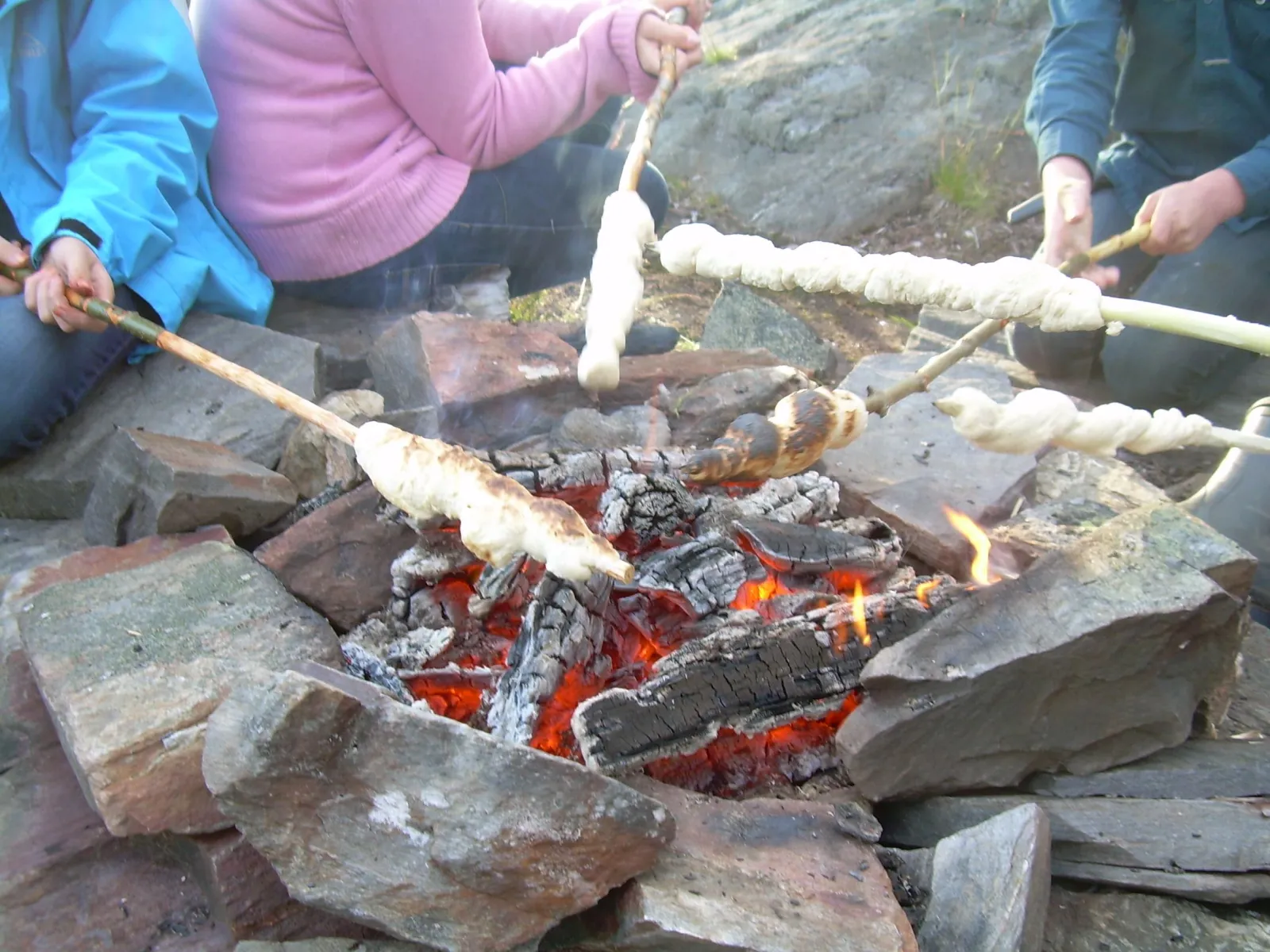 Utviksgården - Pinnbrödsbak på scoutläger