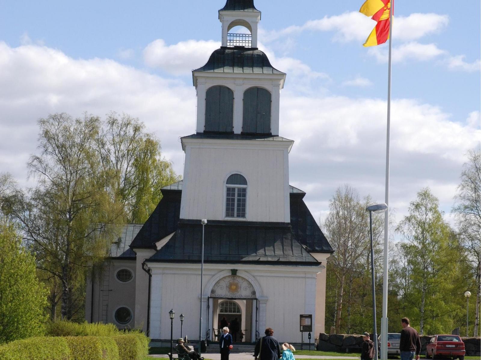 Sollefteå kyrka med klockstapel