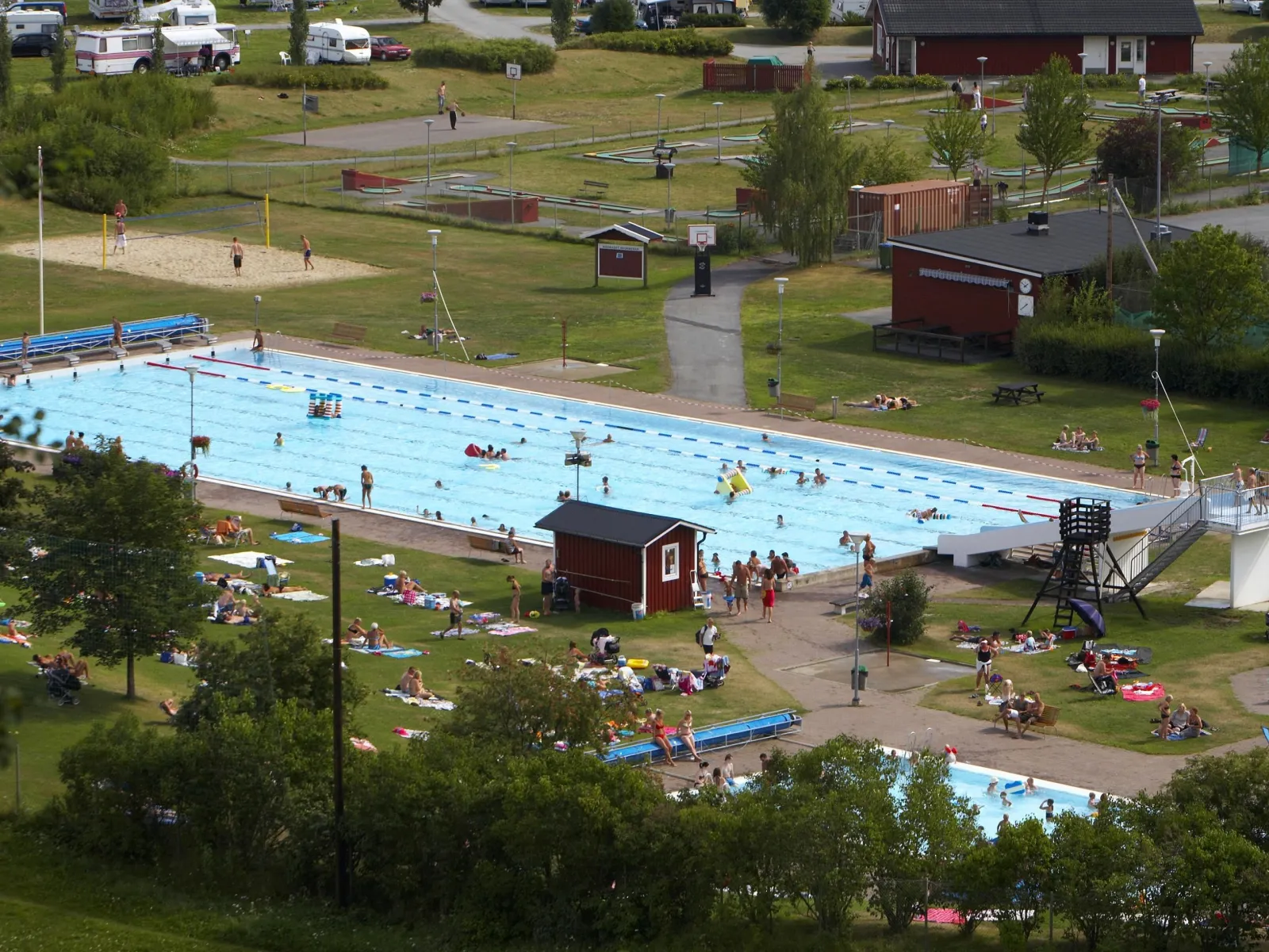 Risöbadet - tempererat utomhusbad, granne med Campingen