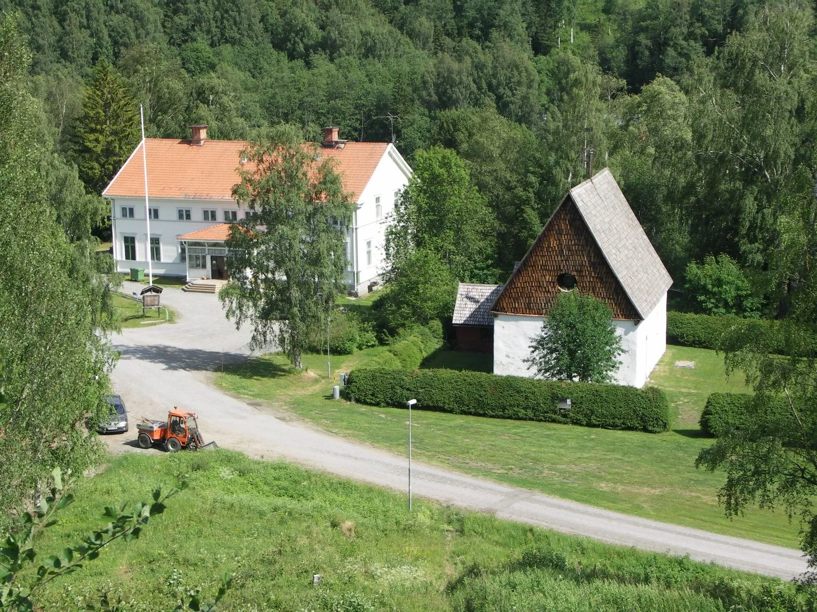 Turistgården (f d prästgården) med Ramsele gamla kyrka