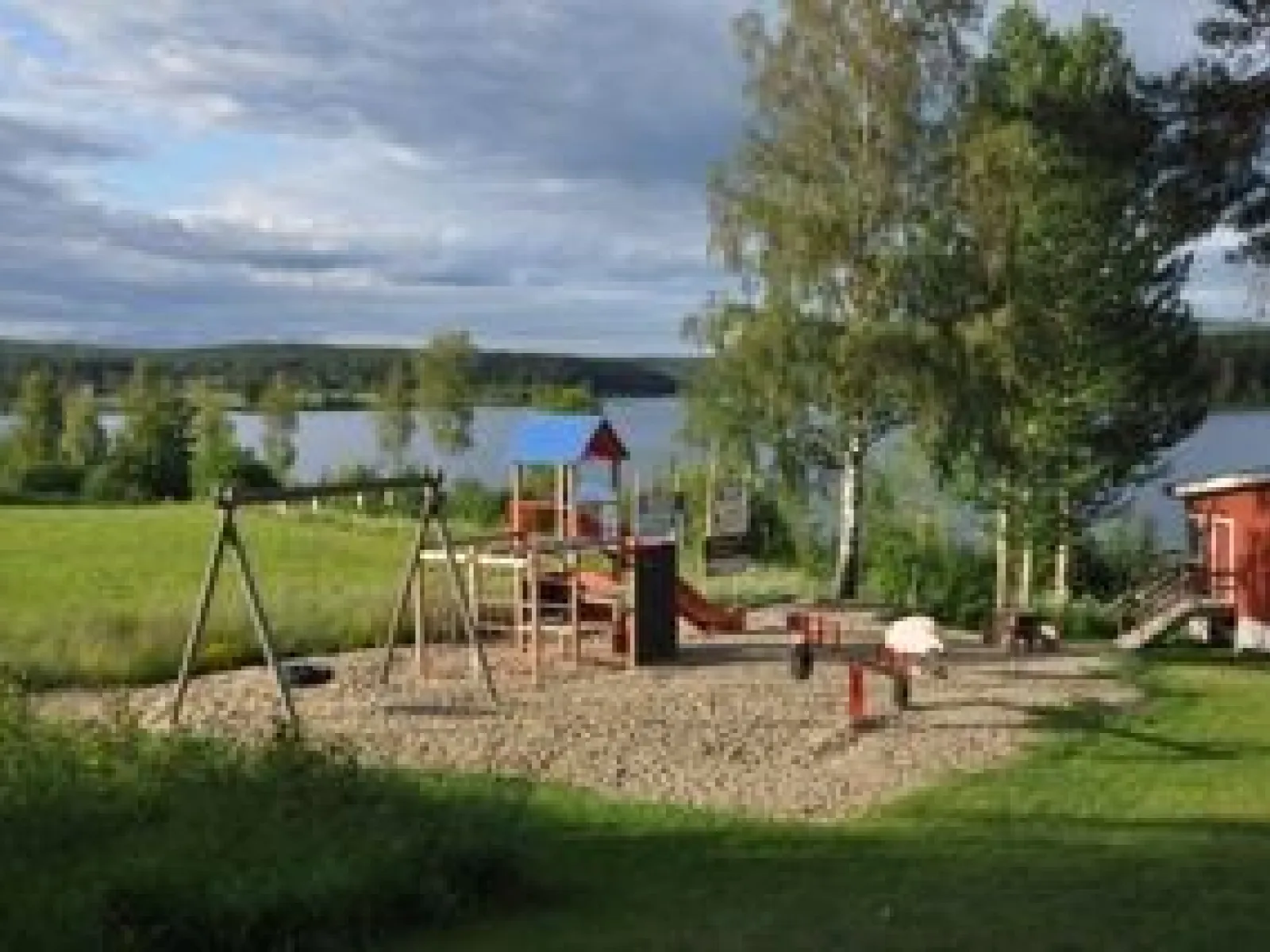 Lekplats vid Konvaljparken i Lo.