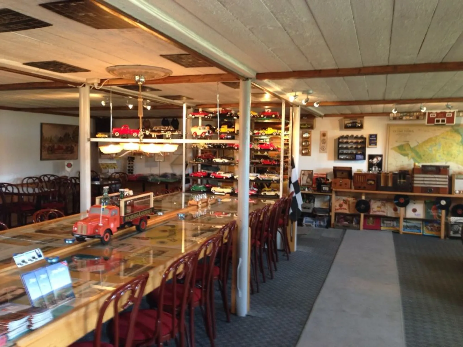 Arnolds Car Museum & Café 