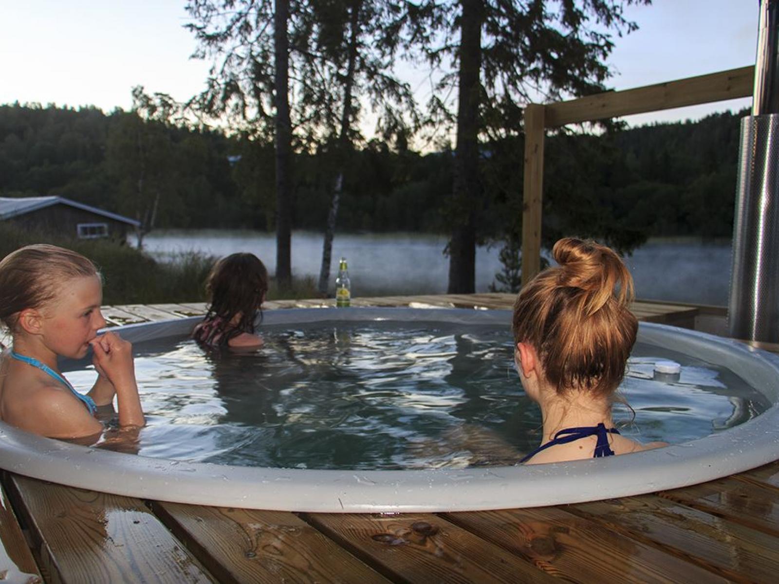 Outdoor hot tub and sauna at Lappudden - High Coast outdoor center