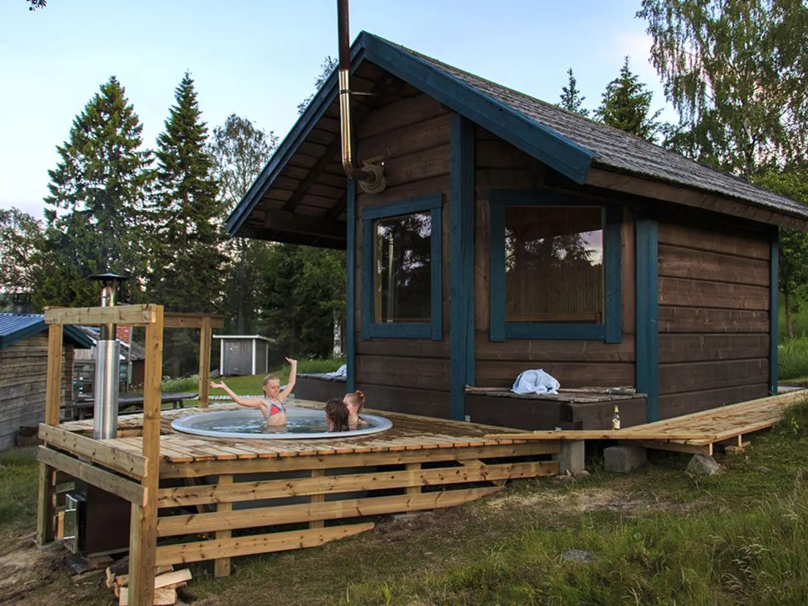 Outdoor hot tub and sauna at Lappudden - High Coast outdoor center