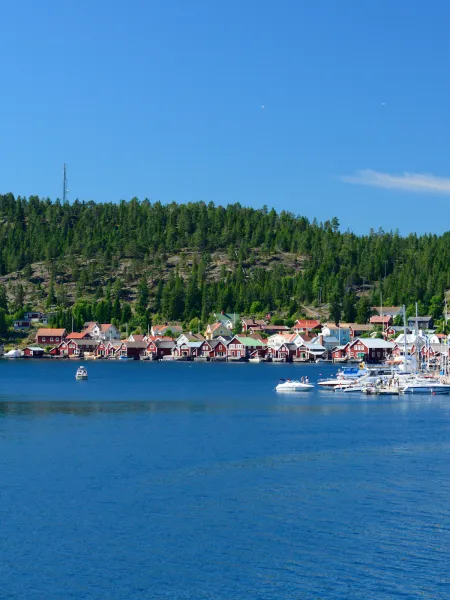 ulvön ulvöhamn höga kusten skärgård båt båtar segla båtliv